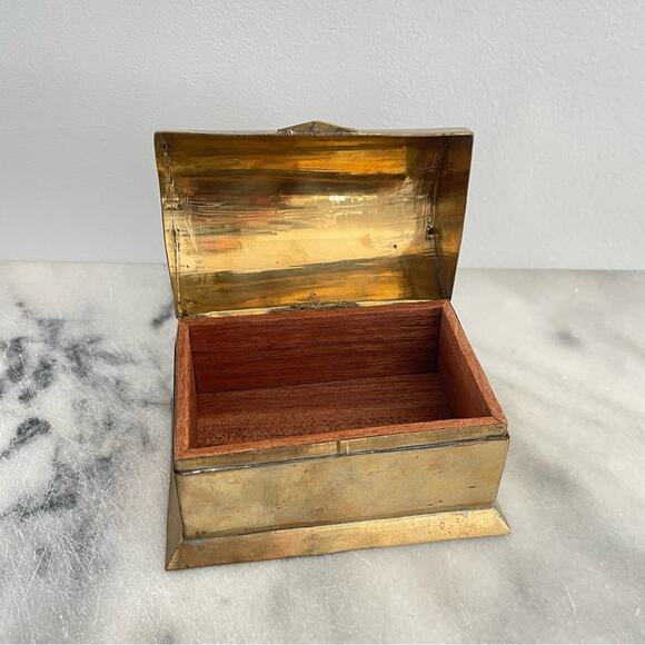 Vintage Small Gold Brass & Cedar Wood Lined Jewelry Box India Trinkets Reliquary - Picture 1 of 9